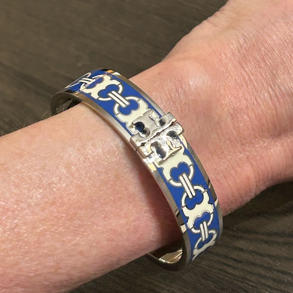 Tory Burch Kira Gemini Link Logo Bracelet - Picture 4 of 7